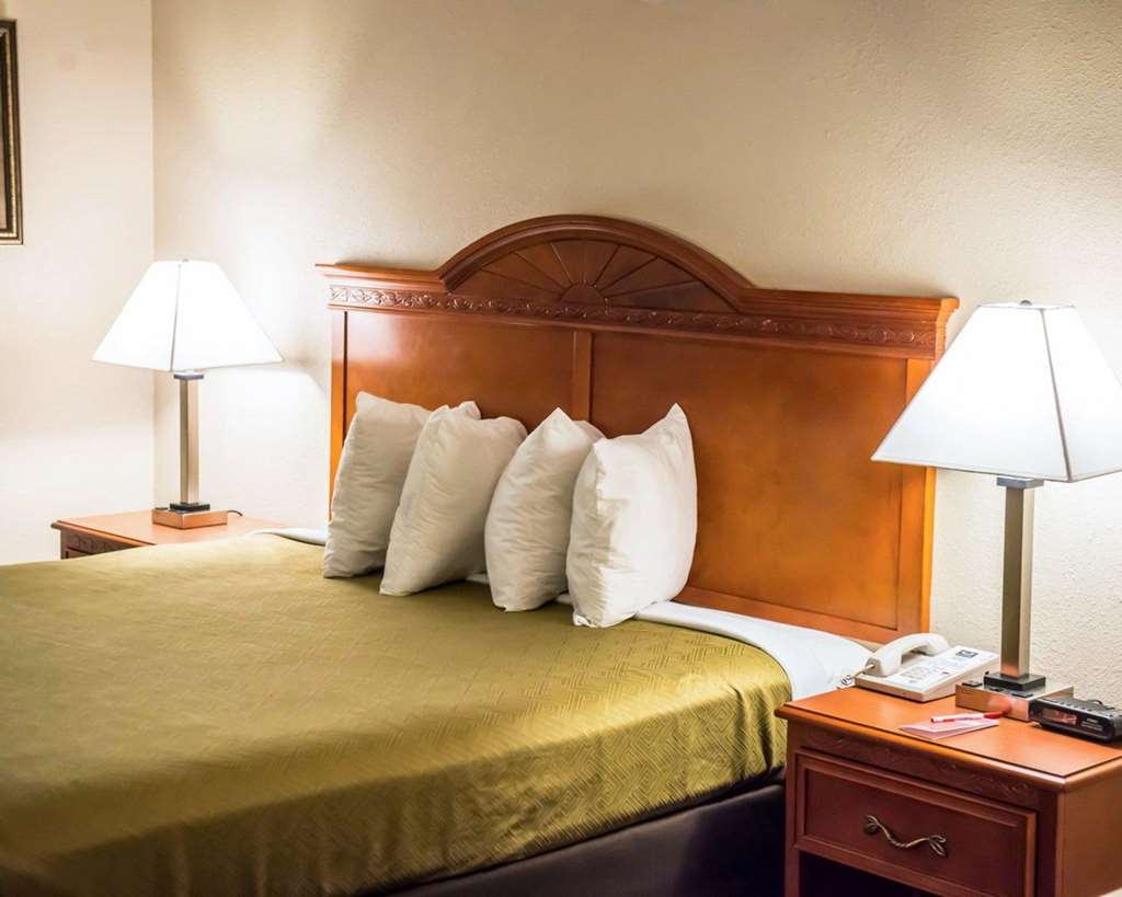 Econo Lodge Panama City St. Andrews - photo 9