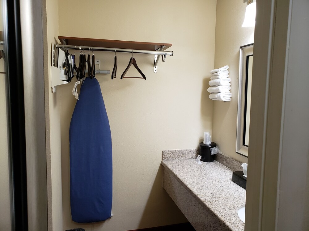 Airport Inn Boise - photo 35