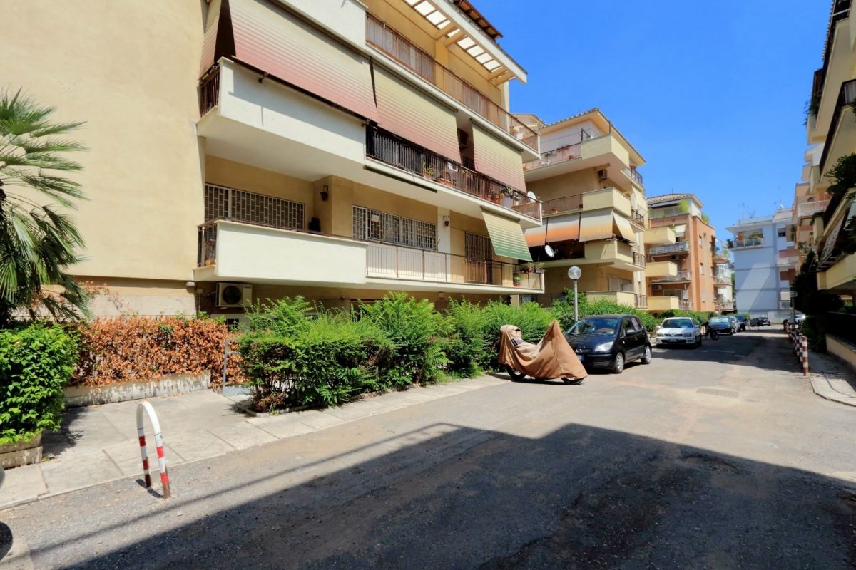 Roman Holidays Garden — 4-Star Luxury Hotel in Rome, Italy