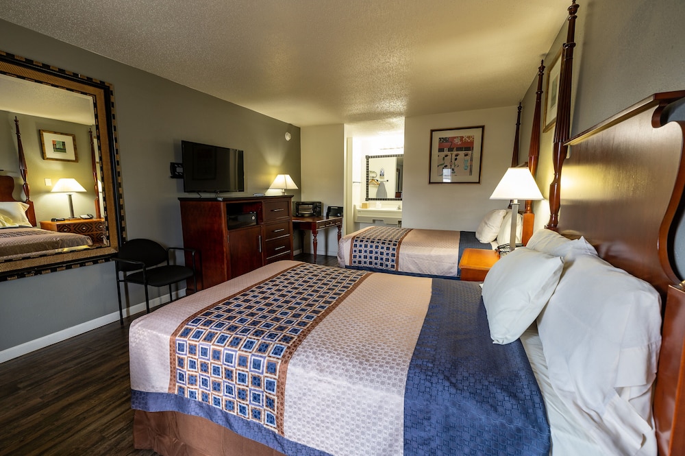 American Inn & Suites Russellville - photo 12