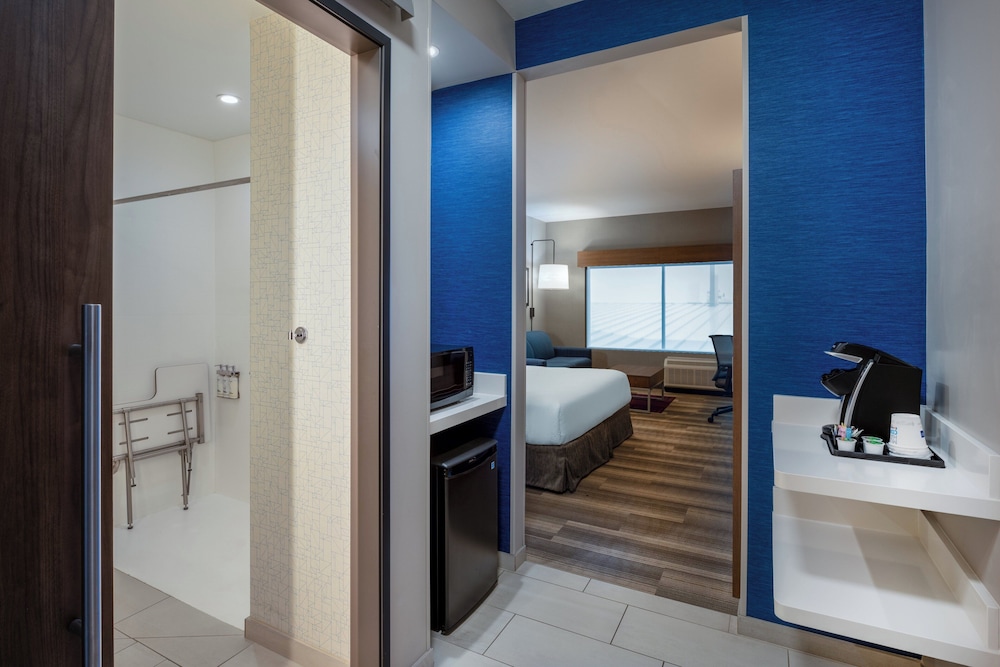Holiday Inn Express & Suites Gilbert Mesa Gateway Airport by IHG - photo 27