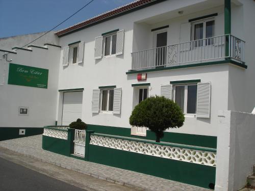 Residencia Bem Estar Dona Adelina — hotel in Ponta Garca