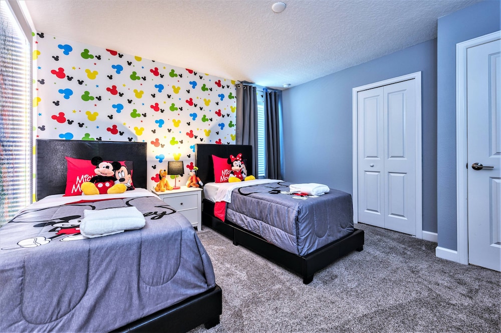 Gorgeous Brand New 7 Bedrooms House With Pool and Game Room at Champions Gate Resort - photo 3