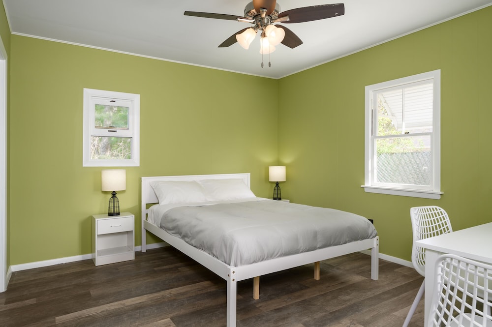 The Beaches Motel & Cottages - photo 8