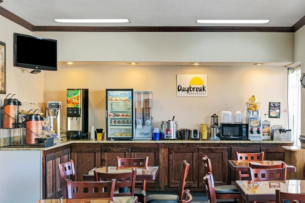 Days Inn by Wyndham Jacksonville South Memorial Hospital - photo 6