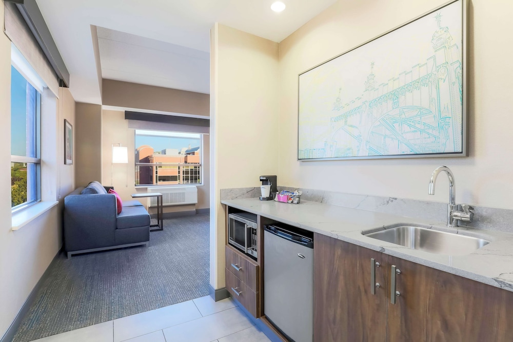 Hampton Inn & Suites Pittsburgh Downtown - photo 20