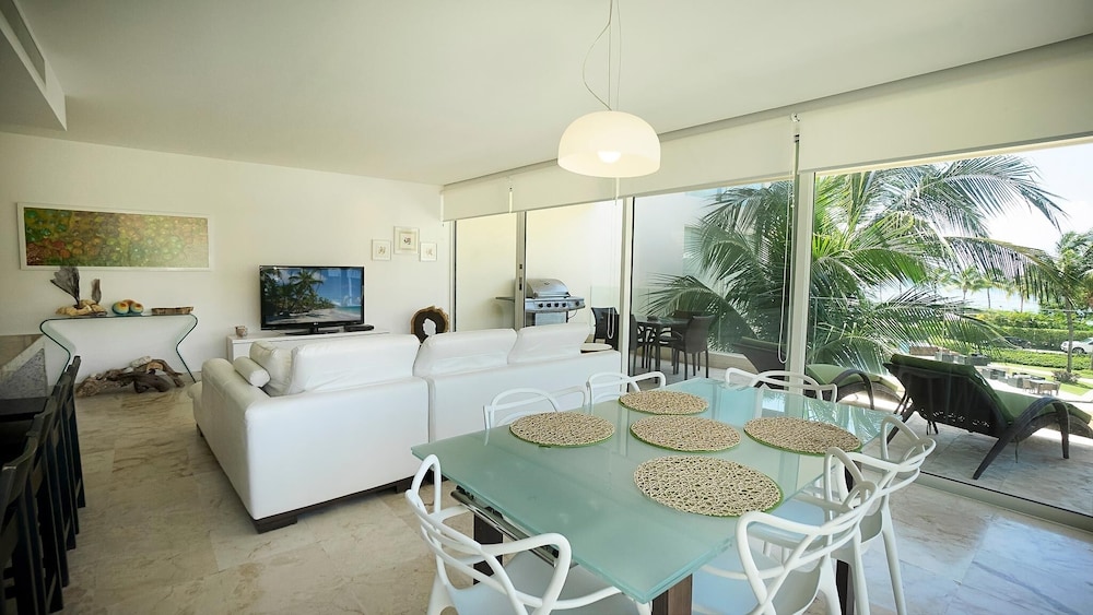 Elements 216 condo — 4-Star Luxury Hotel in Playa Del Carmen, Mexico