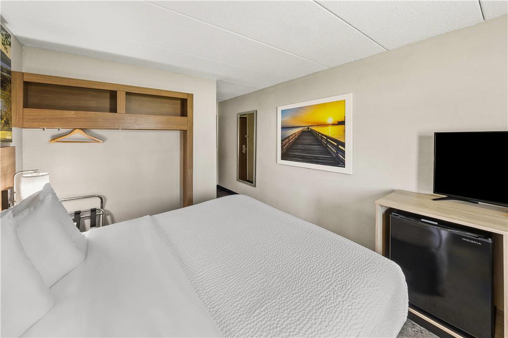 Days Inn by Wyndham Winona - photo 33