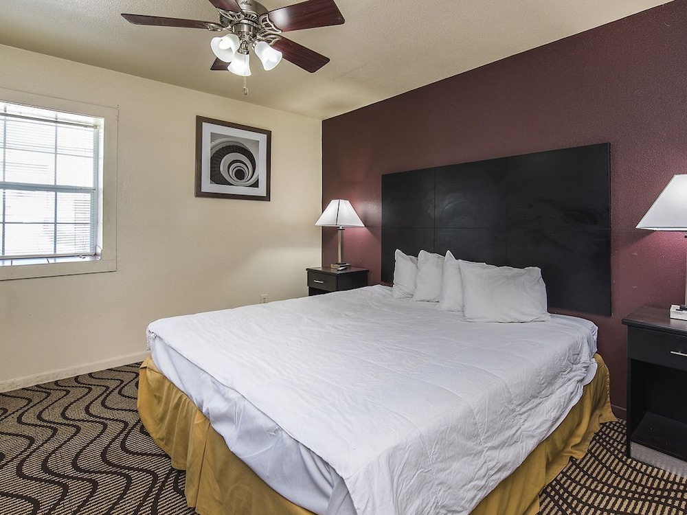 Relax Inn — Manor — photo 4