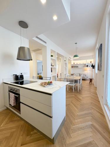 Spacious Apartment with Outdoor Terrace near Vatican Casa Vacanze Romane — 4-Star Luxury Hotel in Rome, Italy