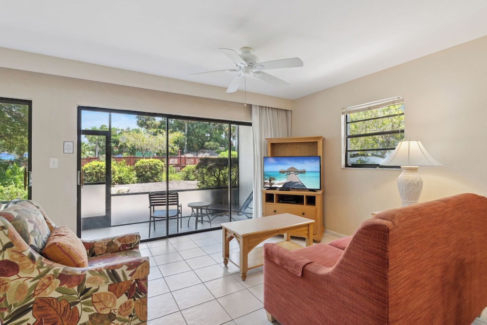 Park Shore Resort - photo 11