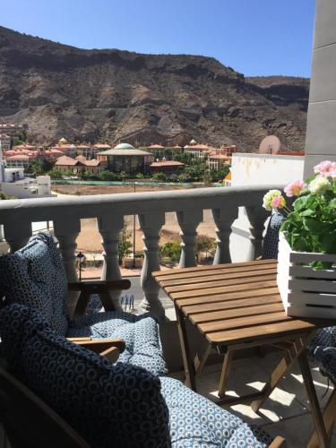 Las Rocas apt playa de Mogan with pool access — 4-Star Luxury Hotel in Mogan, Spain