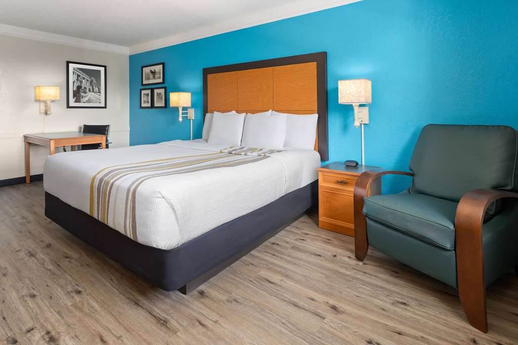 La Quinta Inn by Wyndham Pittsburgh Airport - photo 21