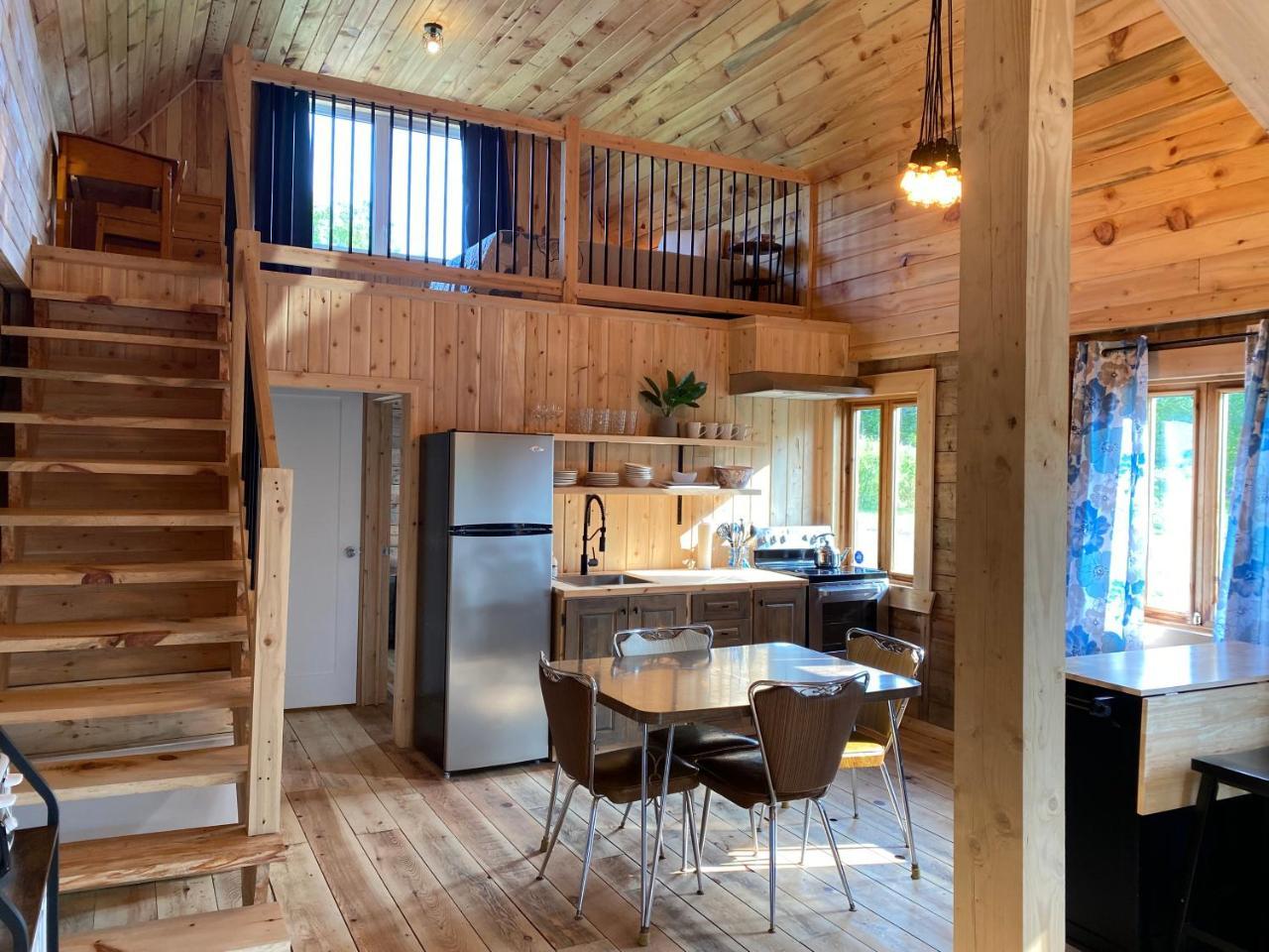 Le Hangar - carbon neutral hotel in La Malbaie