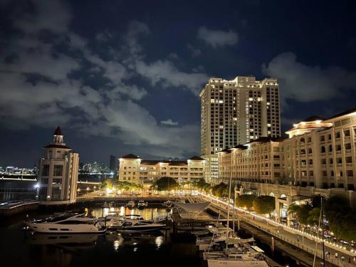 2Beds Seaview Straits Quay comes with Carpark and Hothub in Tanjung Tokong, Malaysia