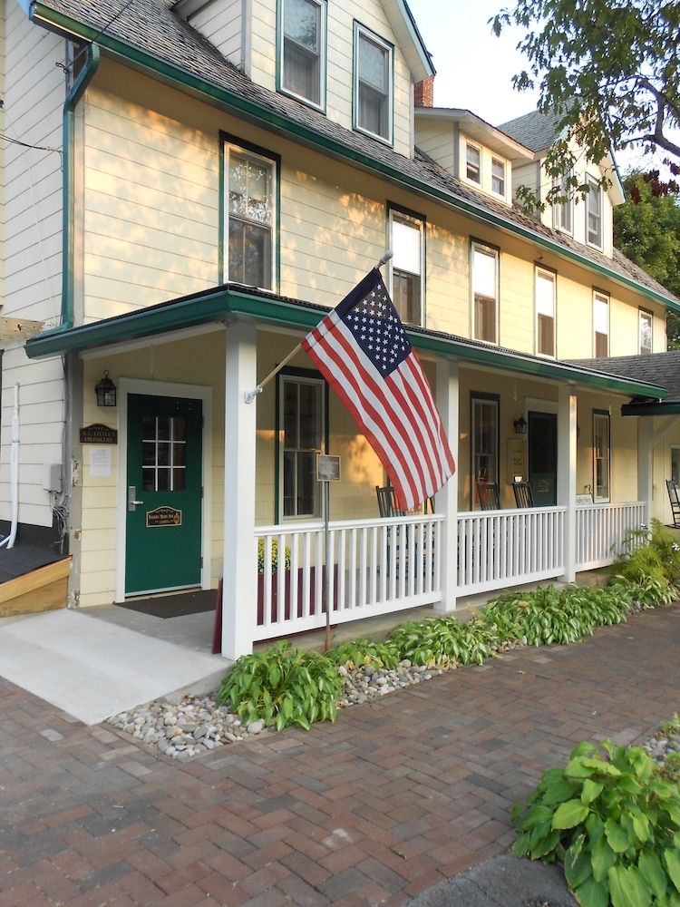 Eagles Mere Inn — hotel in Williamsport