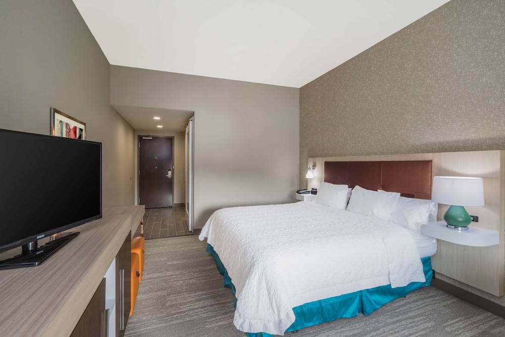 Hampton Inn Newport - photo 19