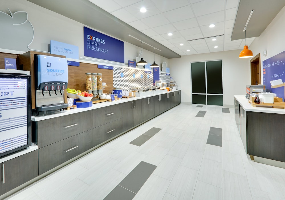 Holiday Inn Express & Suites Plano The Colony by IHG - photo 19