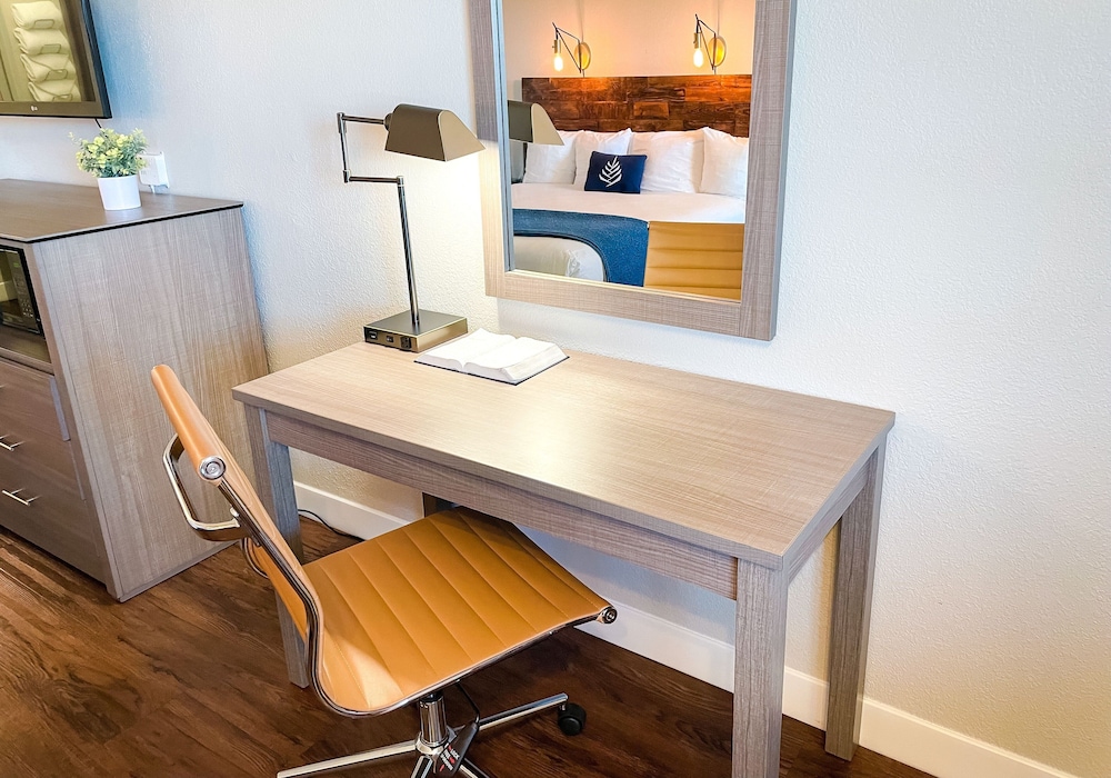 Pinemark Inn & Suites - photo 18