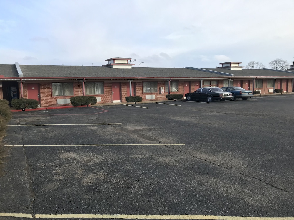 Village Inn Salina - photo 39