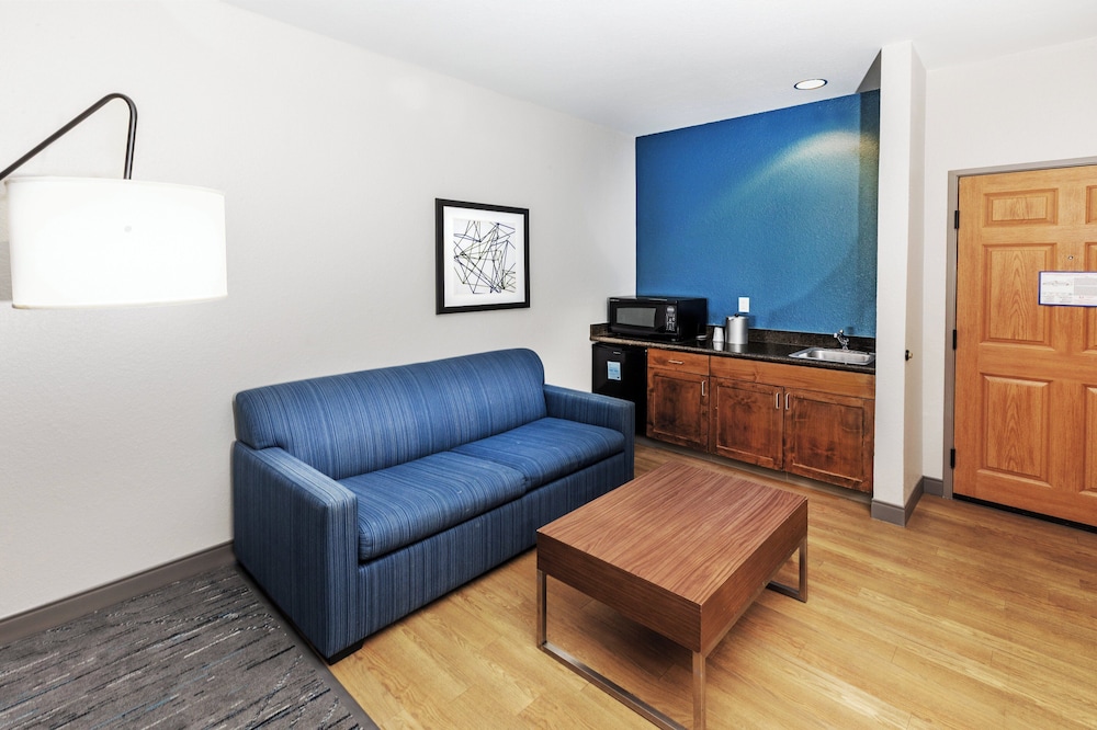 Holiday Inn Express & Suites Tulsa S Broken Arrow Hwy 51 by IHG - photo 20
