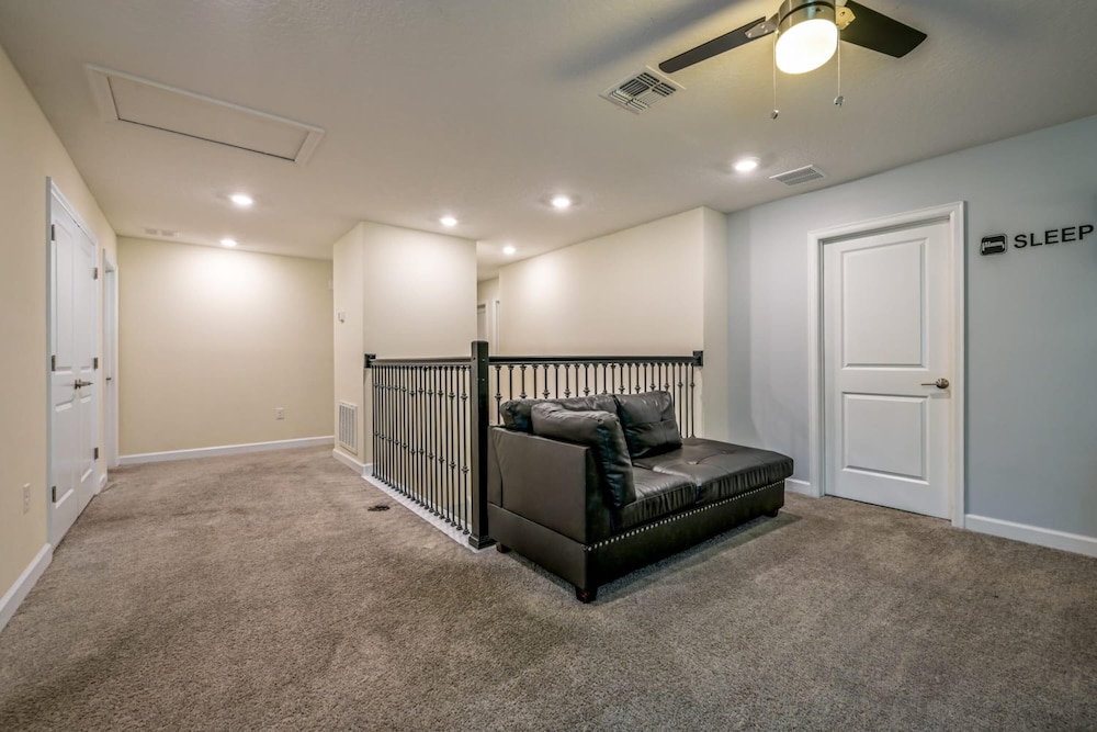 Family Paradise Space Themed Perfect Location - photo 29