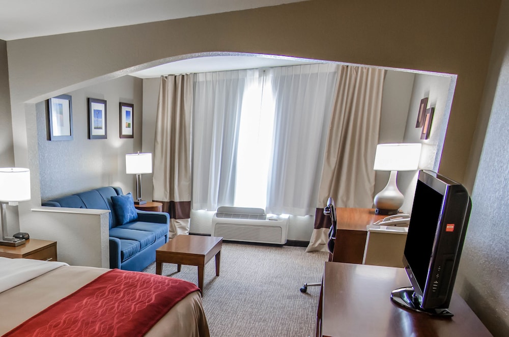 Comfort Inn and Suites Pittsburg - photo 3