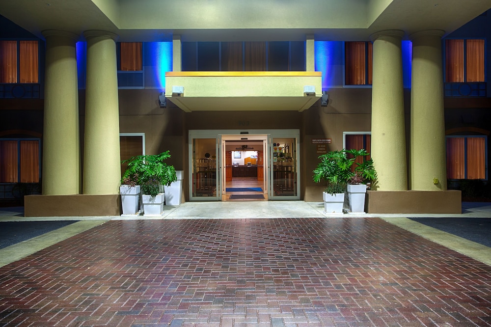 Holiday Inn Express Hotel & Suites Inverness by IHG - photo 37