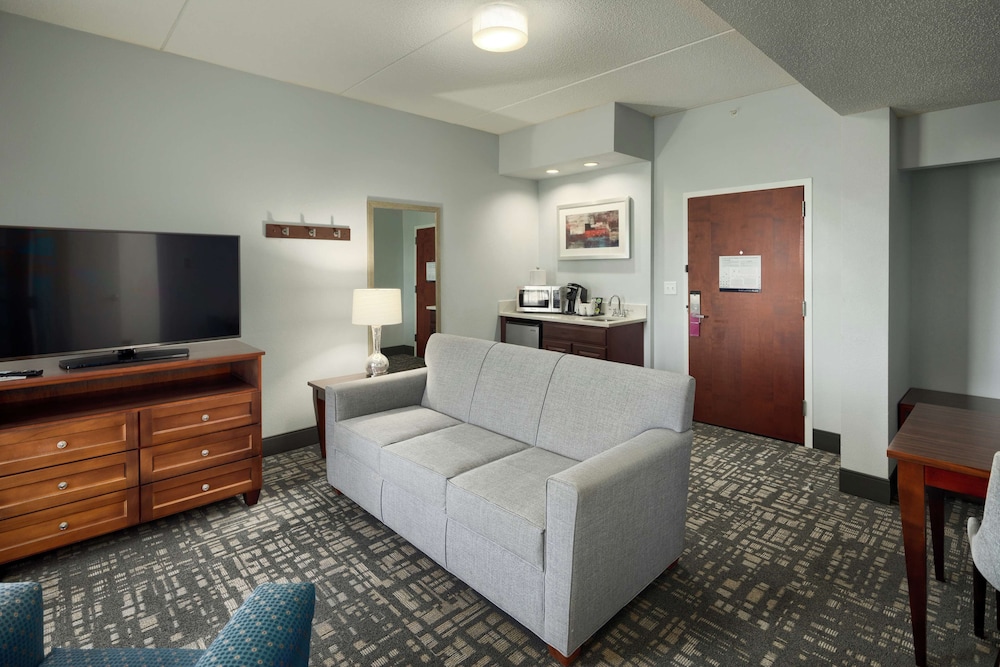 Hampton Inn Louisville Northeast - photo 15