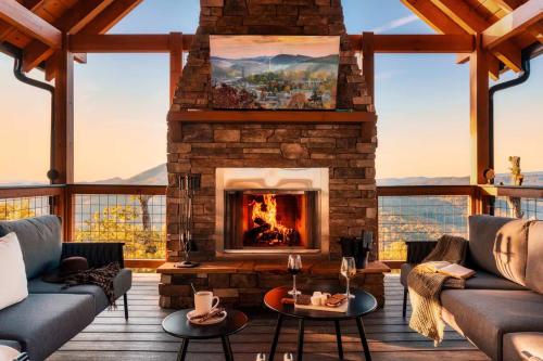 5 Suites 180 View Pool Spa Theater Fireplace in Sevierville, United States