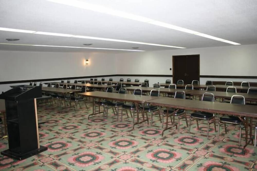 The Holiday Motel & Restaurant - photo 7