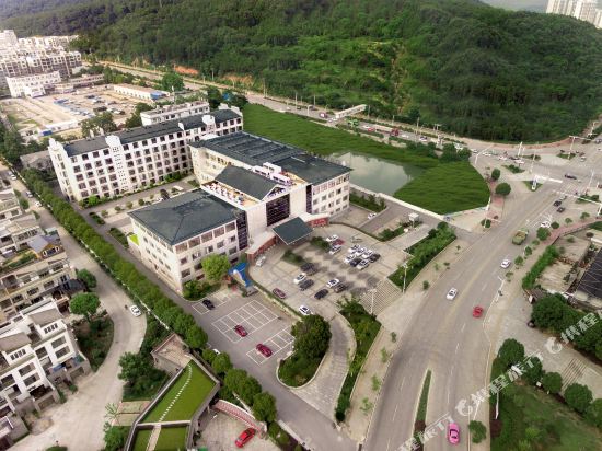 Hanjue Hotel — hotel in Fuyu
