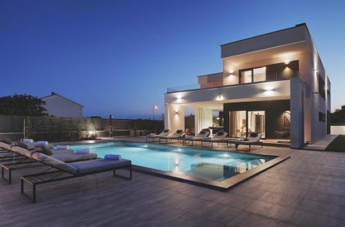 Villa Ula in Pula with heated pool and sauna — 4-Star Luxury Hotel in Pula, Croatia