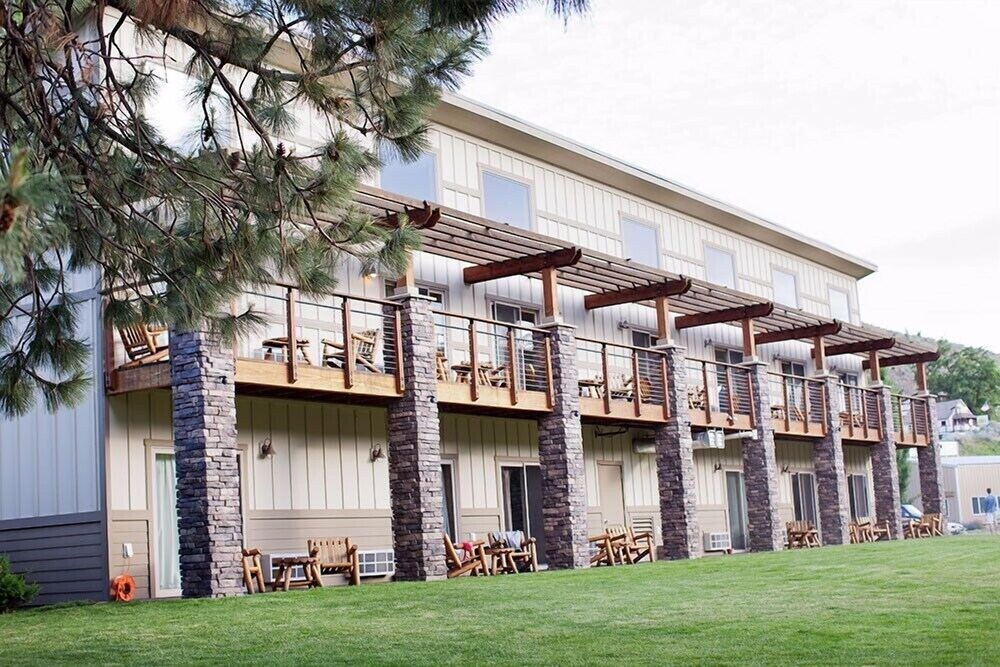 Imperial River Co. - carbon neutral hotel in Moro
