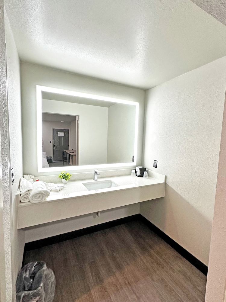Imperial Suites Adults Only - photo 44