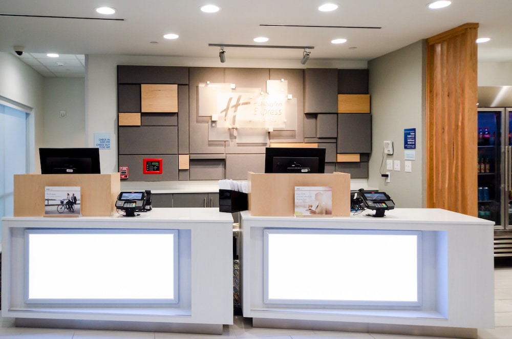 Holiday Inn Express & Suites Taylor by IHG - photo 37