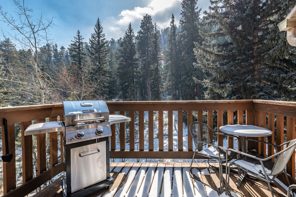 StoneBrook Resort - carbon neutral hotel in Estes Park