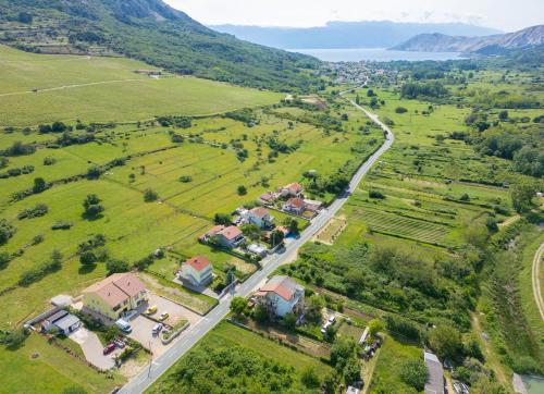 Apartments Sara & Kiki — 4-Star Luxury Hotel in Baska, Croatia