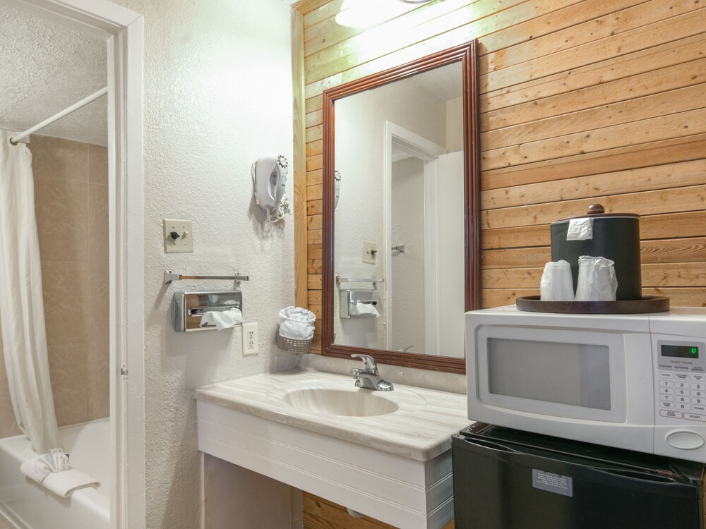 OYO Hotel Houston TX near Medical Center NRG Stadium - photo 20