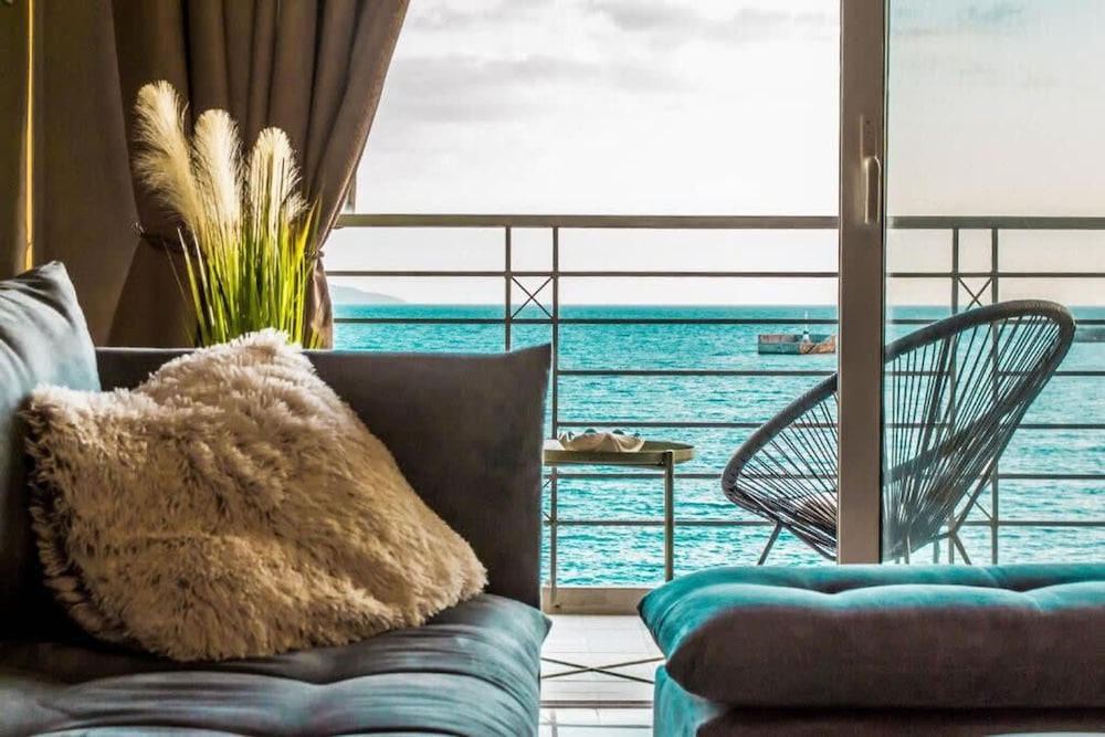 Seafront Kalamata Haven Blue Luxury Suite — 4-Star Luxury Hotel in Kalamata, Greece