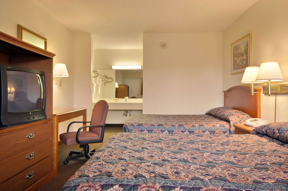 Days Inn by Wyndham Plainfield - photo 5