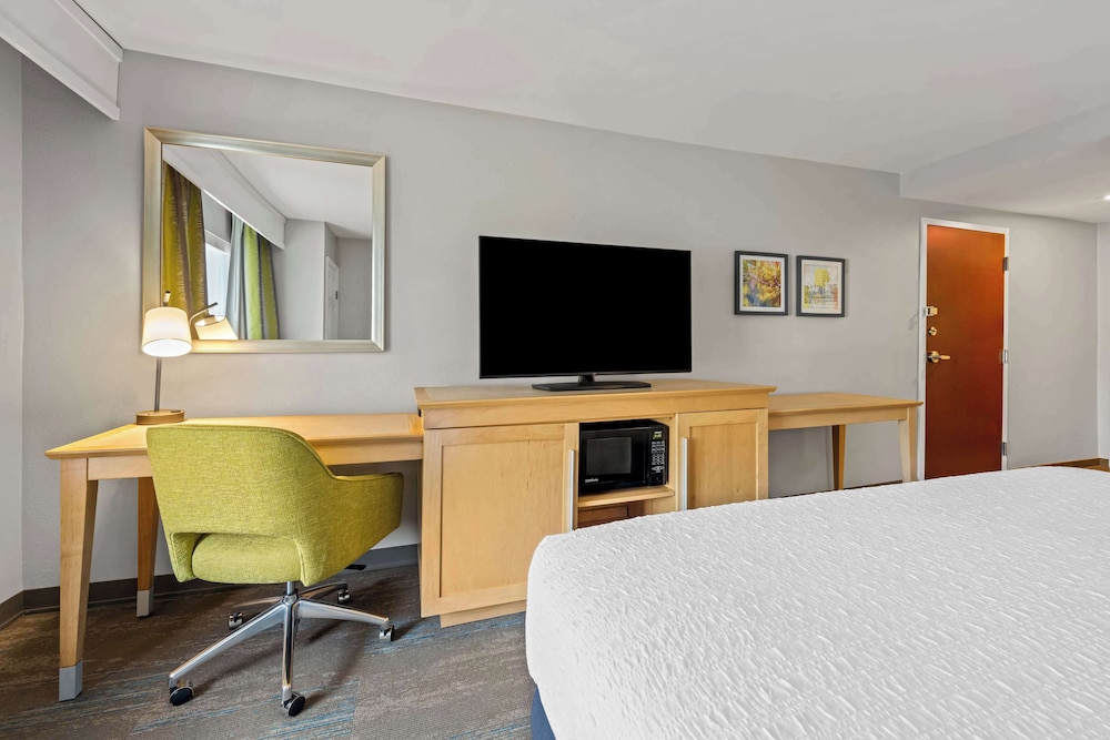 Hampton Inn & Suites Wilson I 95 - photo 19
