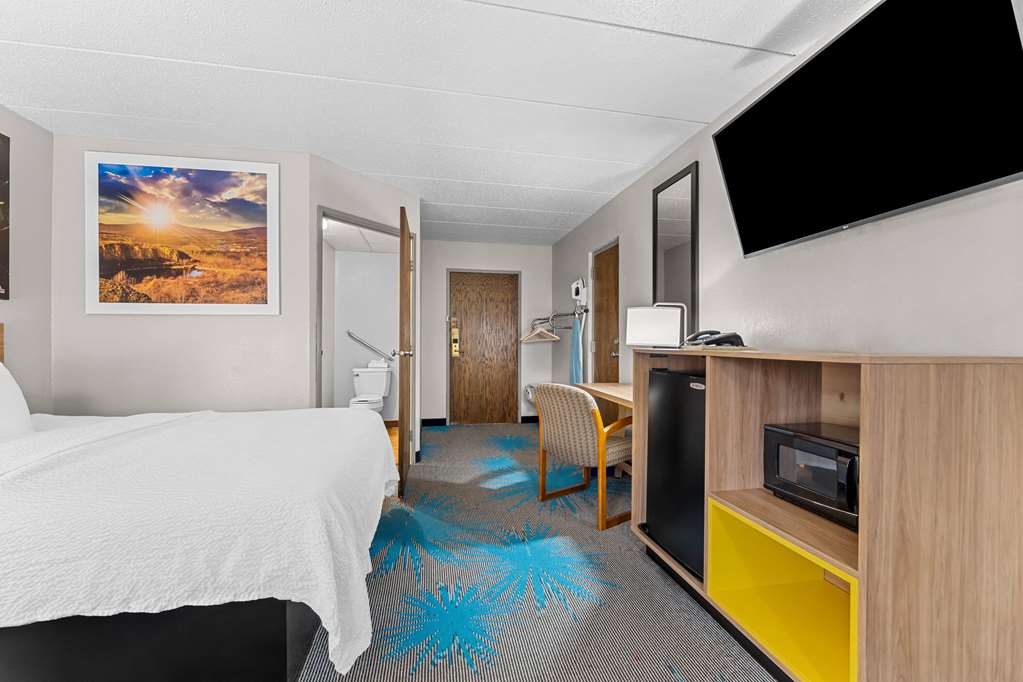 Days Inn by Wyndham Sioux Falls Empire - photo 21