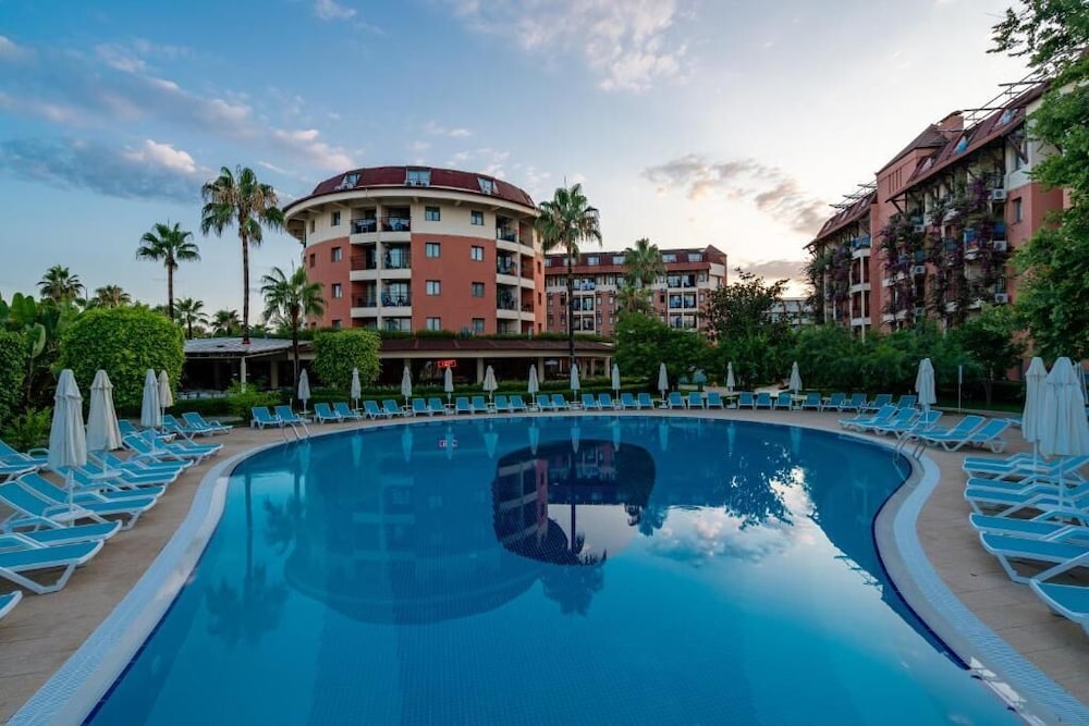 Palmeras Beach Hotel — 5-Star Luxury Hotel in Alanya, Turkey