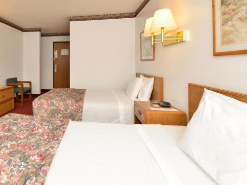 Americas Best Value Inn and Suites Clear Lake - photo 8