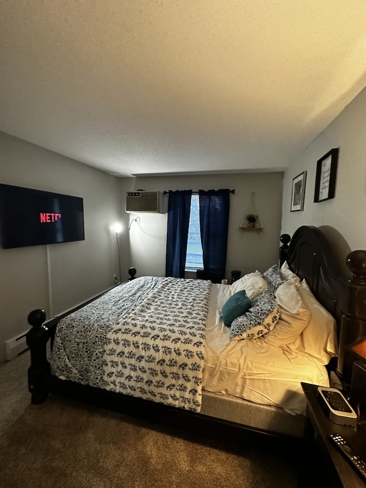 2 BR con patio por el centro comercial — 5-Star Luxury Hotel in Bloomington, United States