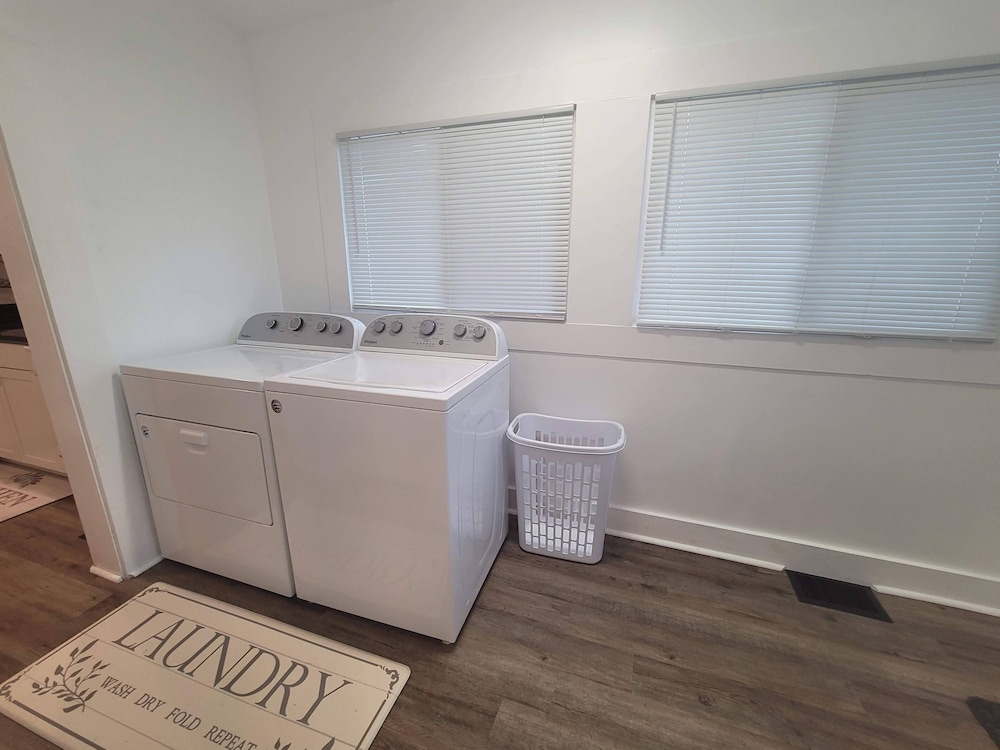 Charming 3b 1b Westside Indy - photo 4
