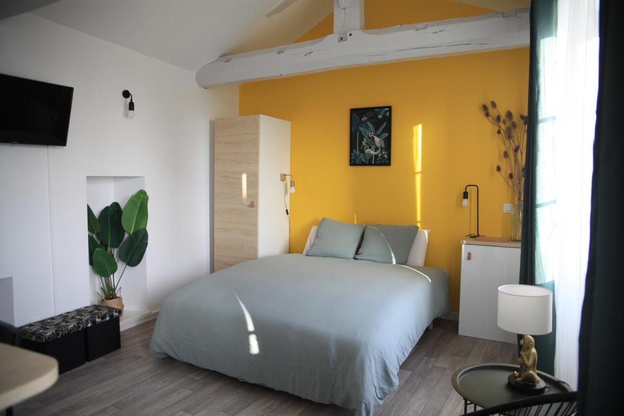 Jungle - carbon neutral hotel in Unknown City