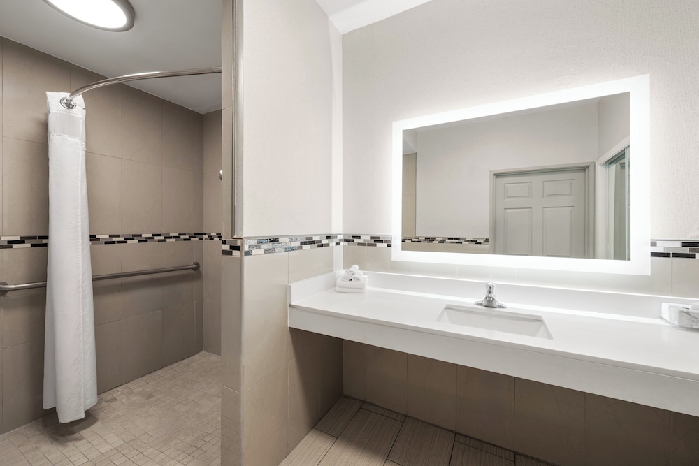 Holiday Inn Express Hotel & Suites San Dimas by IHG - photo 43