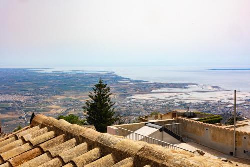 Erice Lovely Apt with Terrace And Stunning View — 4-Star Luxury Hotel in Erice, Italy